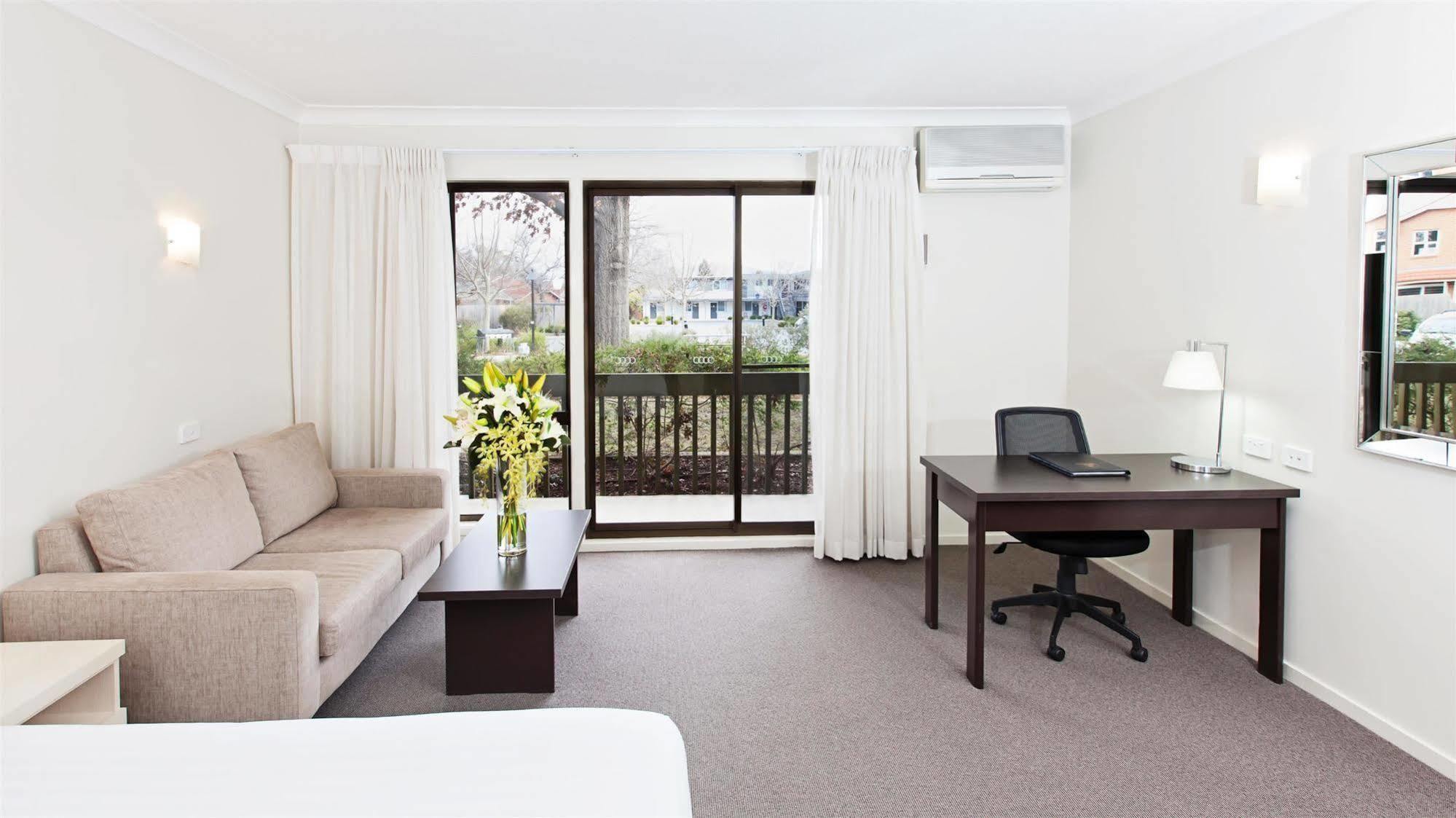 Ibis Styles Canberra Tall Trees Exterior photo