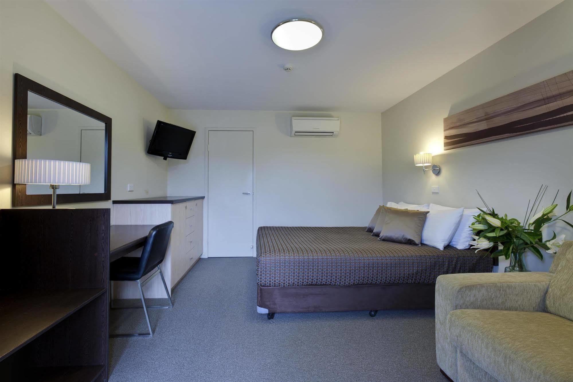 Ibis Styles Canberra Tall Trees Room photo